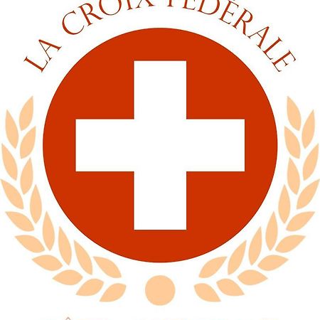 ホテル La Croix Federale ポラントリュイ エクステリア 写真